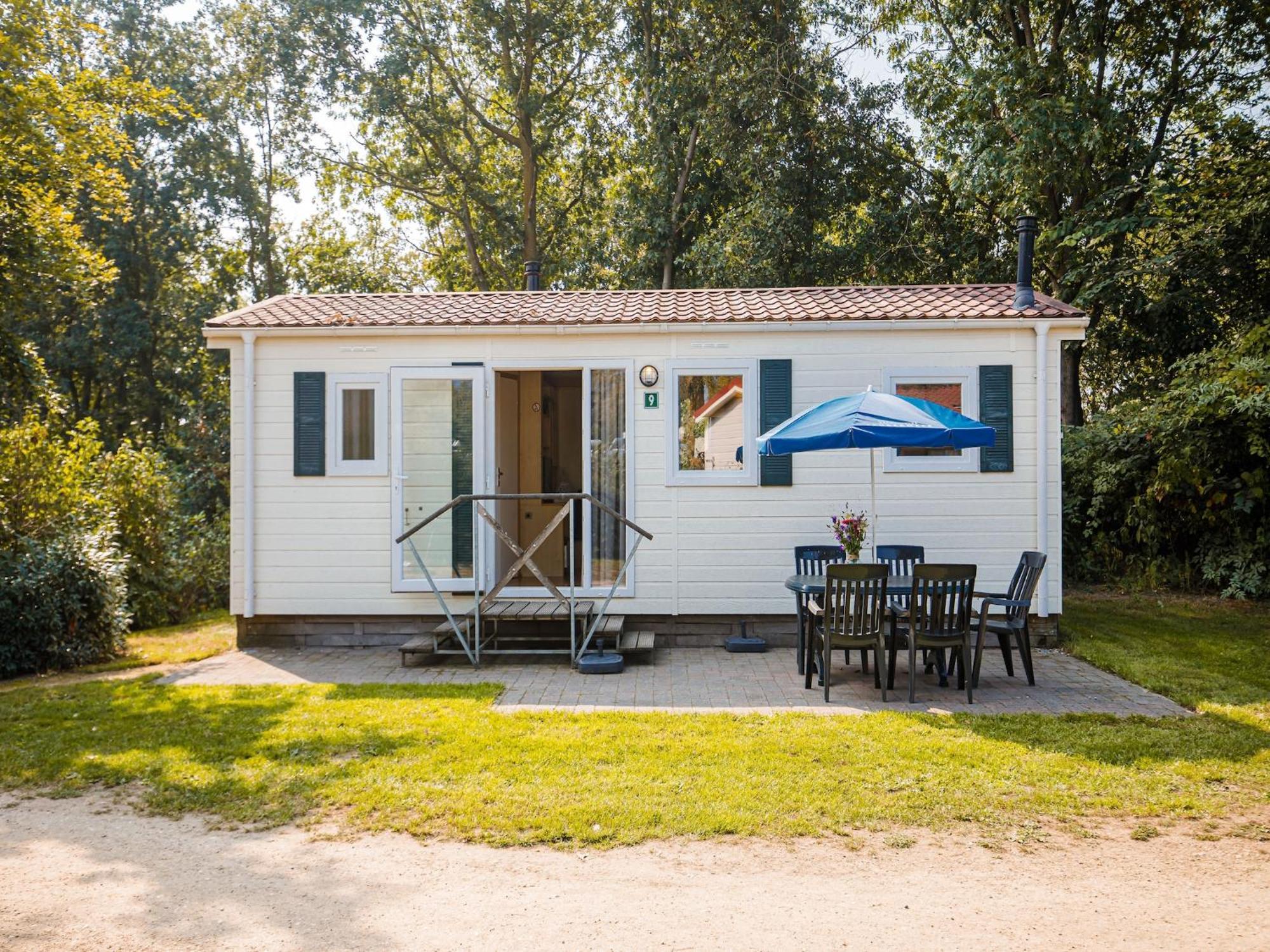 Nice Chalet In A Holiday Park With Swimming Pool On The Leukermeer Villa Well  Exterior photo