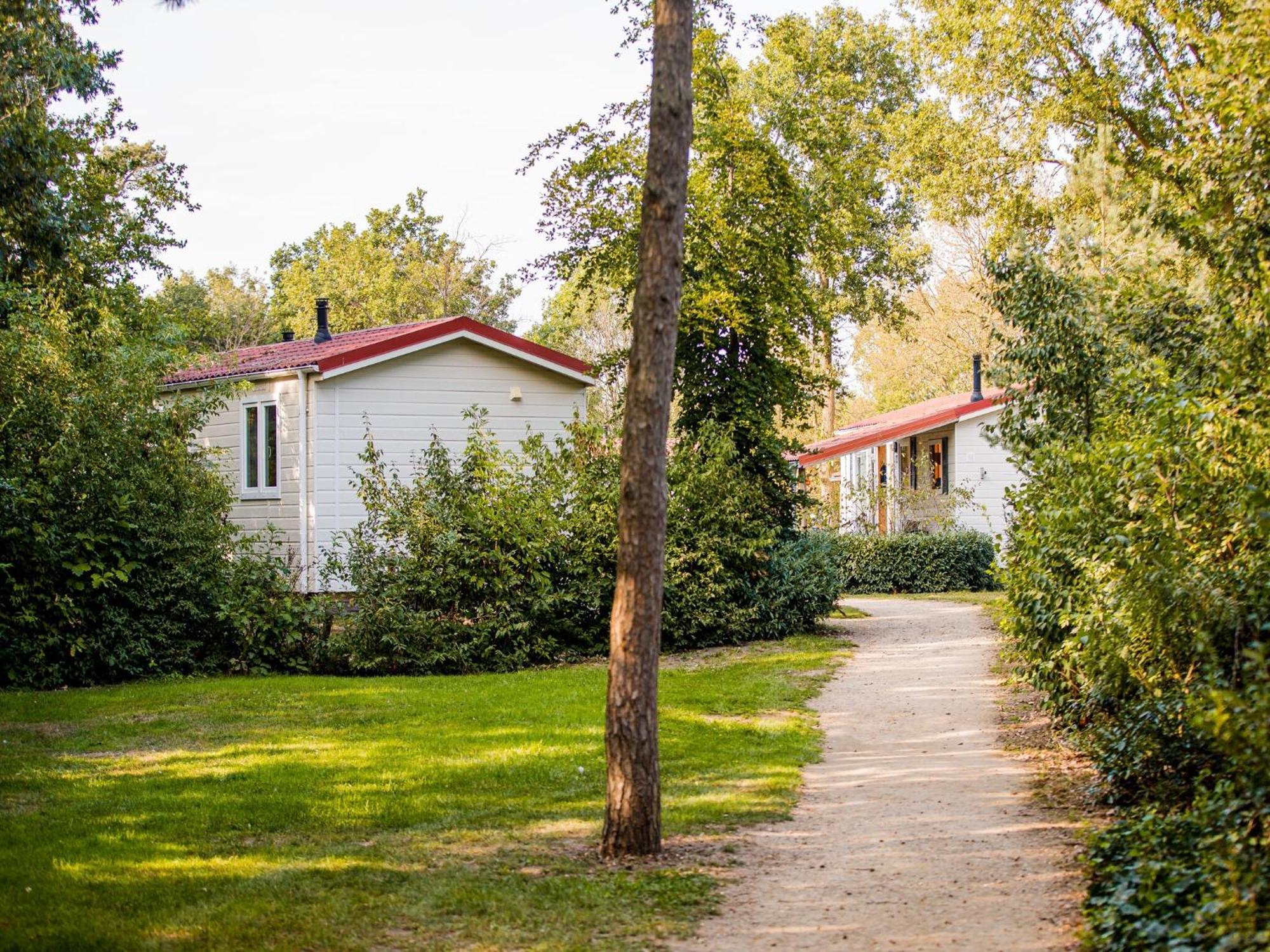 Nice Chalet In A Holiday Park With Swimming Pool On The Leukermeer Villa Well  Exterior photo