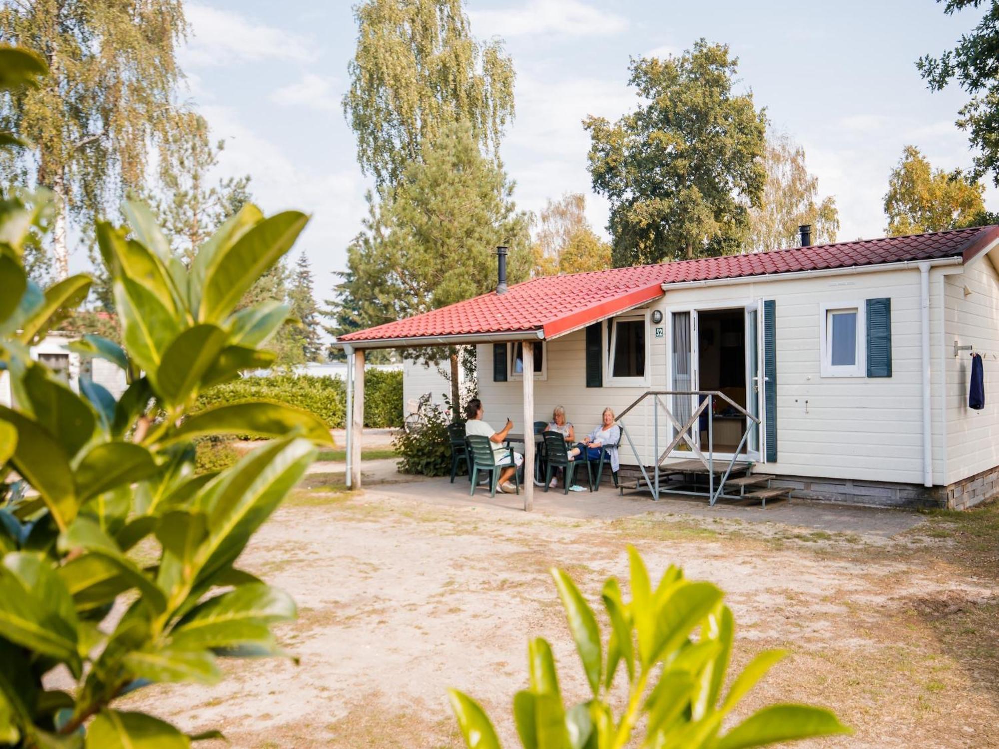 Nice Chalet In A Holiday Park With Swimming Pool On The Leukermeer Villa Well  Exterior photo